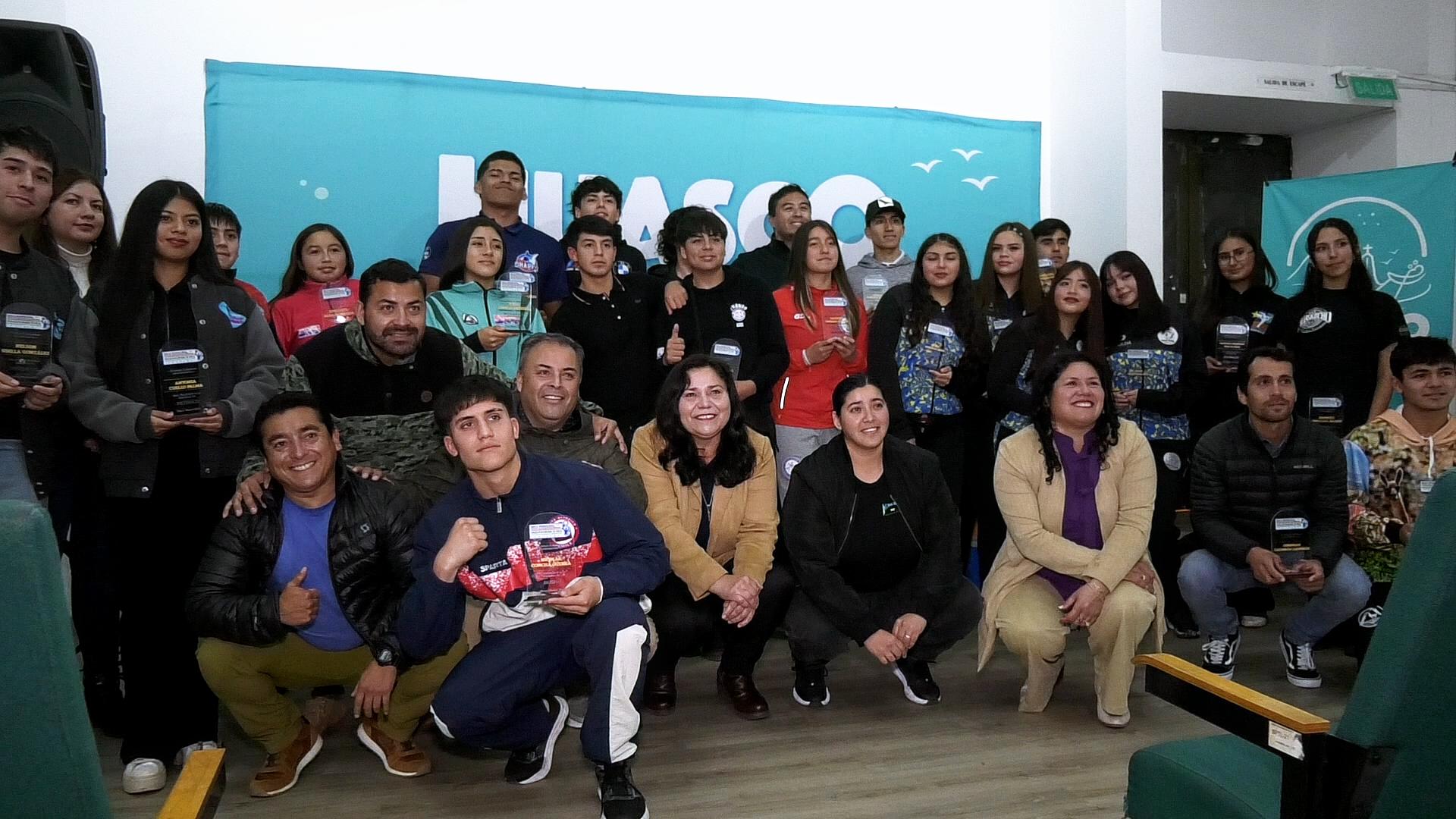 Municipalidad de Huasco entreg&oacute; 25 Becas Deportivas "Hugo Dur&aacute;n Tevez" a destacados deportistas de la comuna